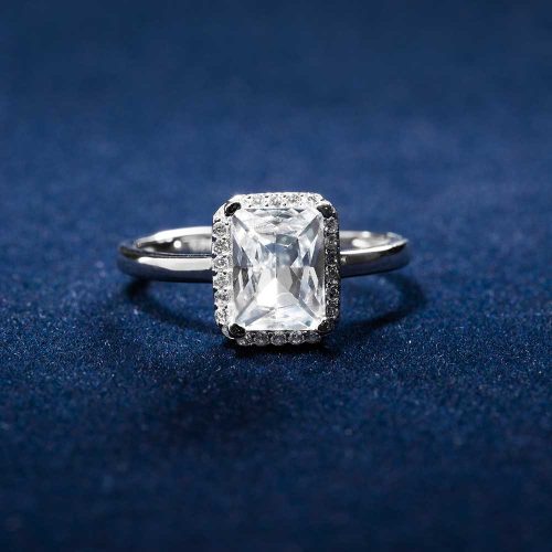 beautiful-engagement-ring-with-diamonds